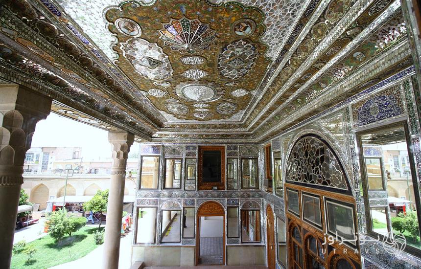ایوان باشکوه خانه قوام مشهور به باغ نارنجستان قوام در شیراز